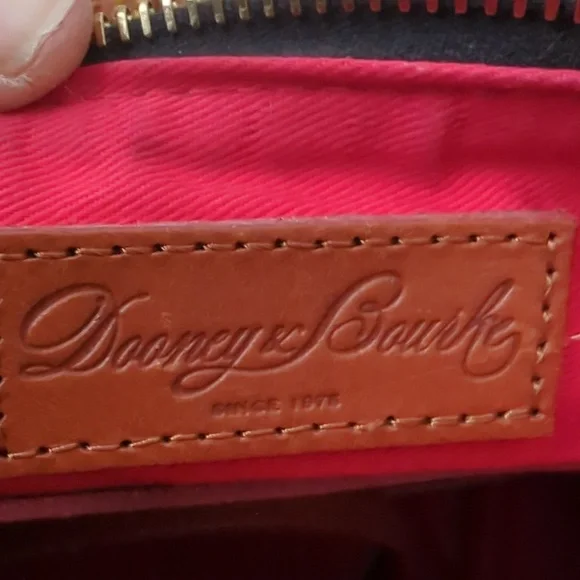 AUTHENTIC DOONEY & BOURKE PATENT LEATHER PURSE. EXCELLENT CONDITION